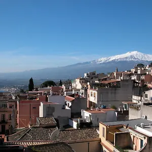 https://residence-circe.taorminaitalyhotels.com